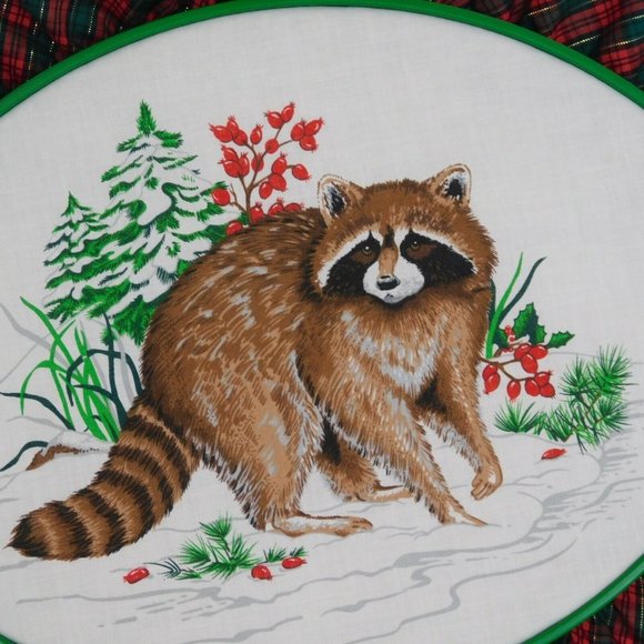 Embroidery Hoop Art Wall Hanging Raccoon Winter Tree Berries Snow Green Oval - Picture 2 of 6